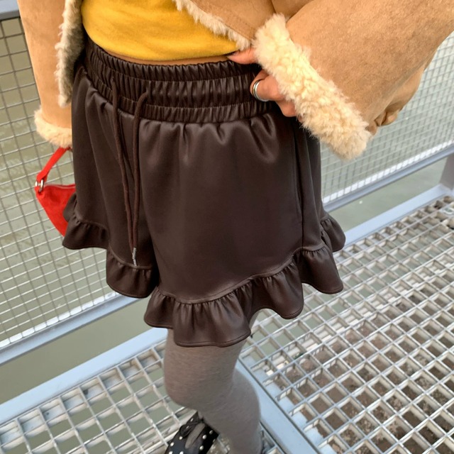 フェイクレザーフリルショートパンツ　2litr06666