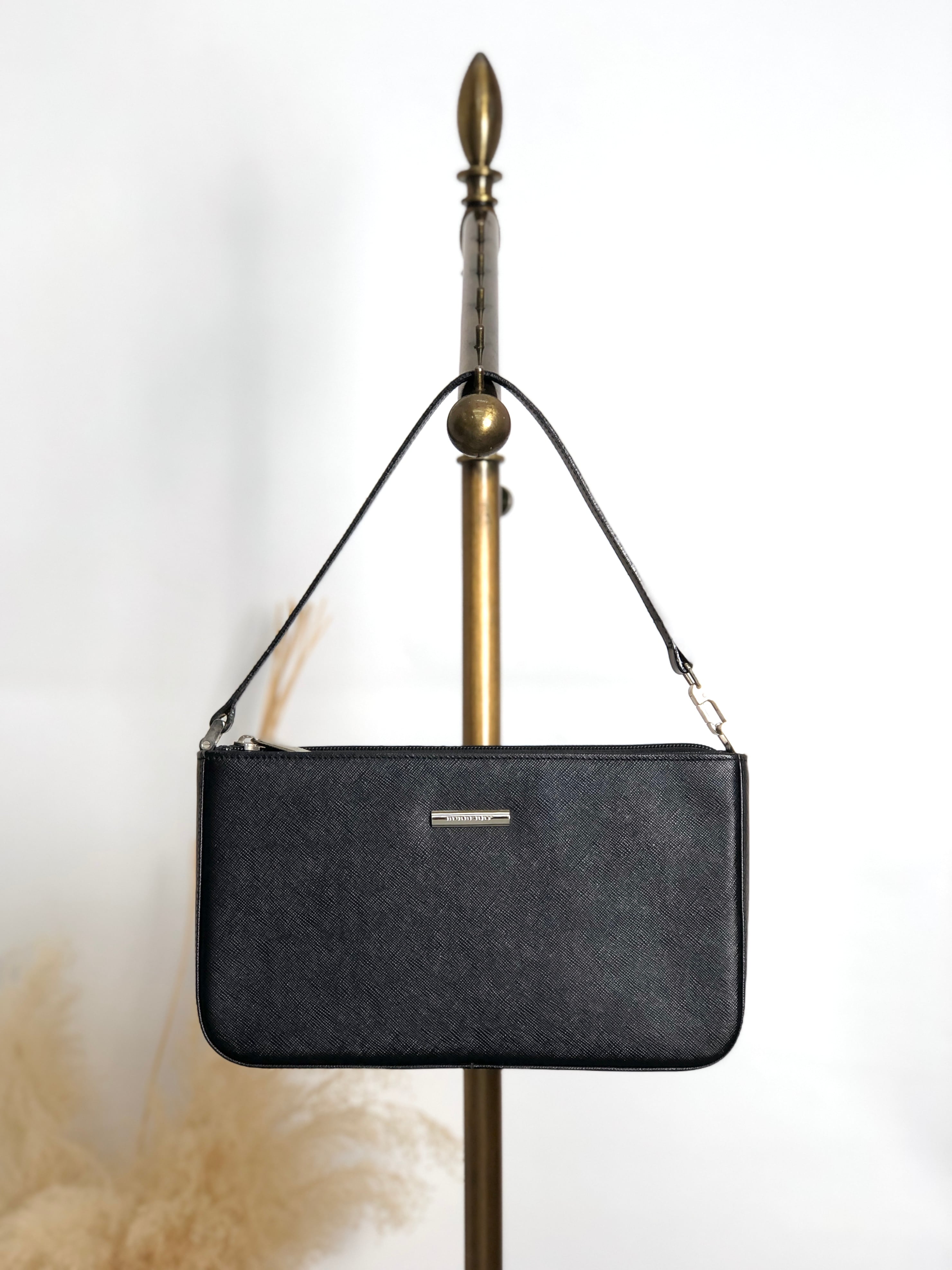 BURBERRY バーバリー ショルダーバッグ ブラック プレートロゴ レザー ワンショルダー vintage ヴィンテージ オールド 6af2tn