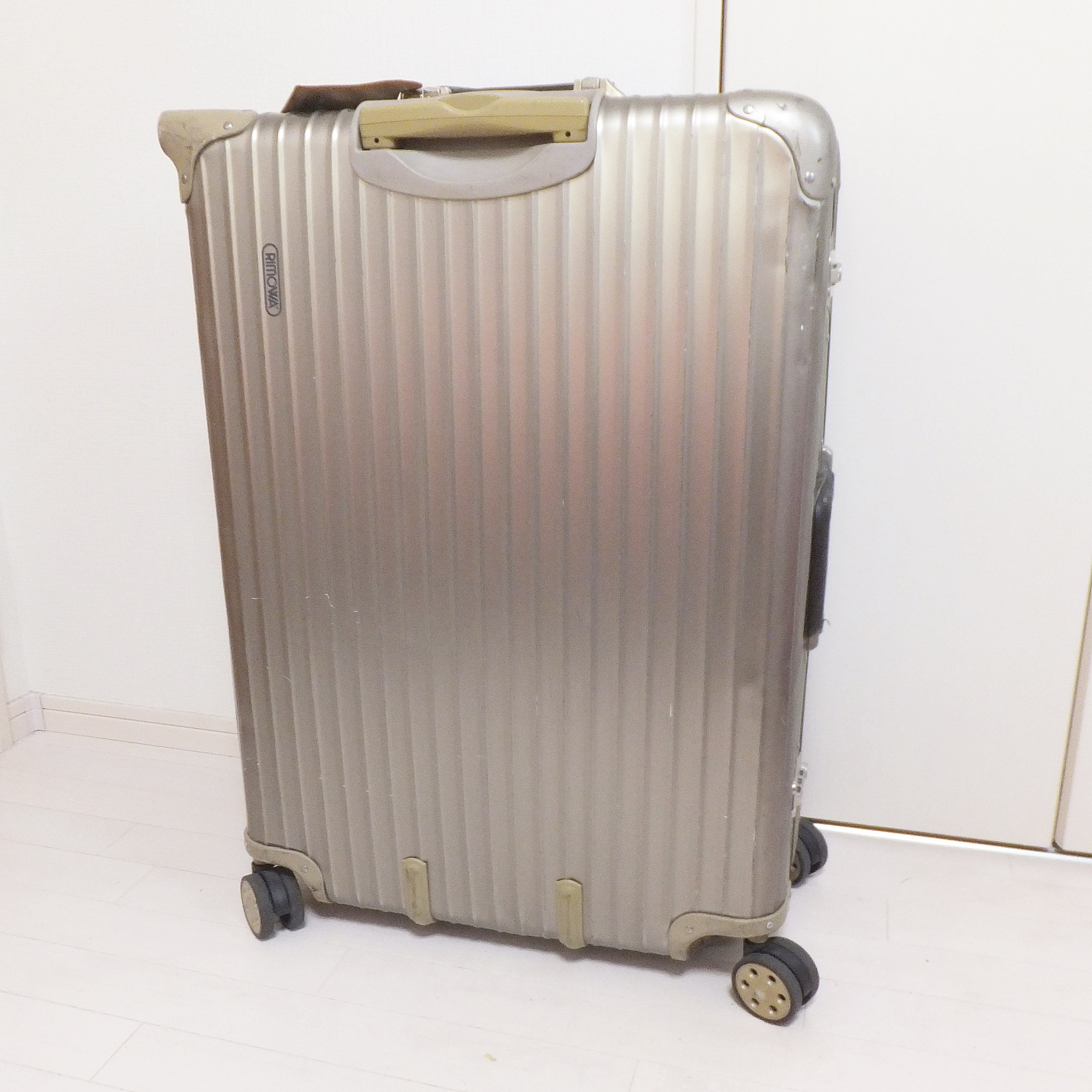 ★リモワRIMOWA★最高級ライン トパーズ チタニウム スーツケース 98L 4輪 945.77 海外旅行用★ | rimowamaile  powered by BASE