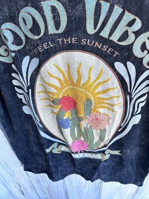 ボタニカルTシャツ