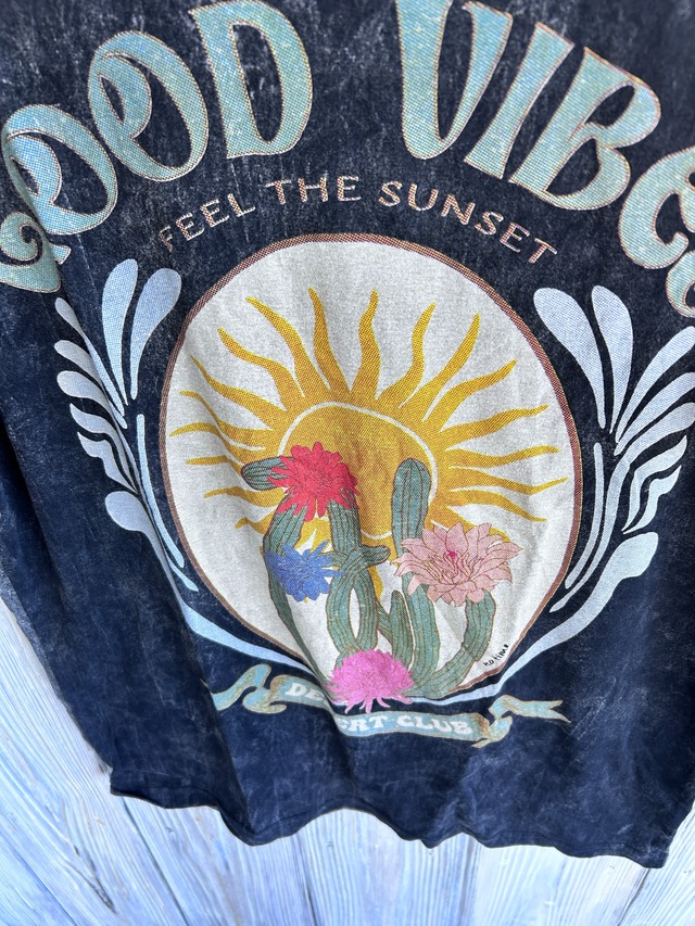 ボタニカルTシャツ
