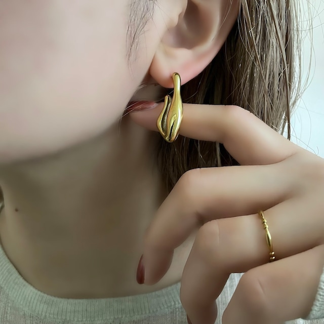 gold hook pierce