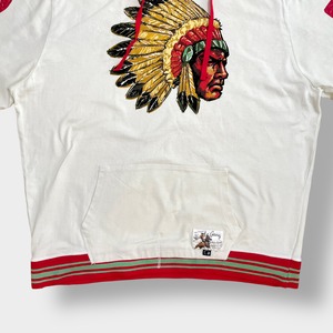 【HUSTLE GANG】パーカー プルオーバー インディアン プリント 袖ロゴ ラインリブ フーディー スウェット 2X ビッグサイズ US古着