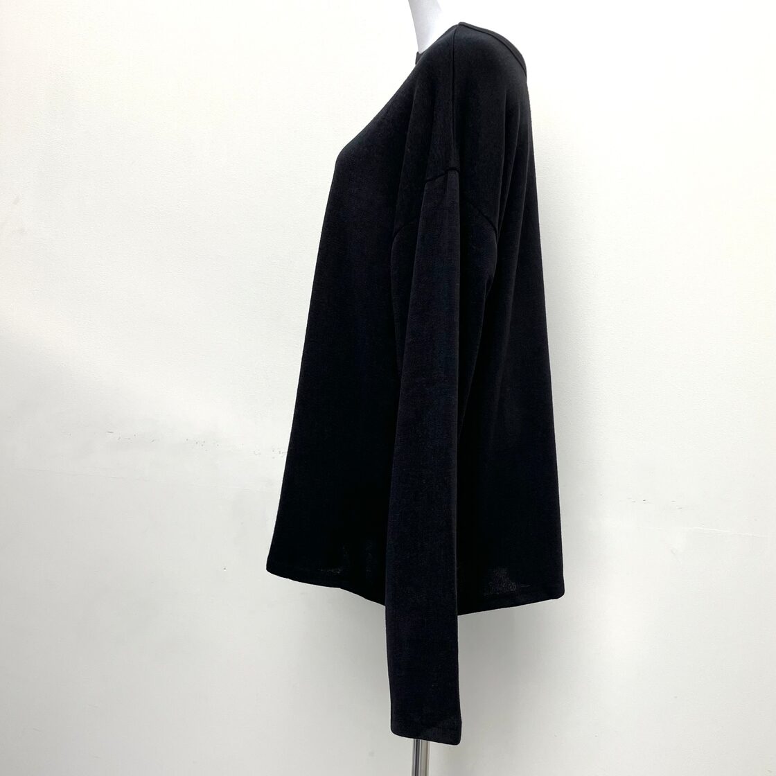 カットアウト トップス ニットソー 長袖 肩出し 肌見せ トレンド 黒 ブラック | Pay ID