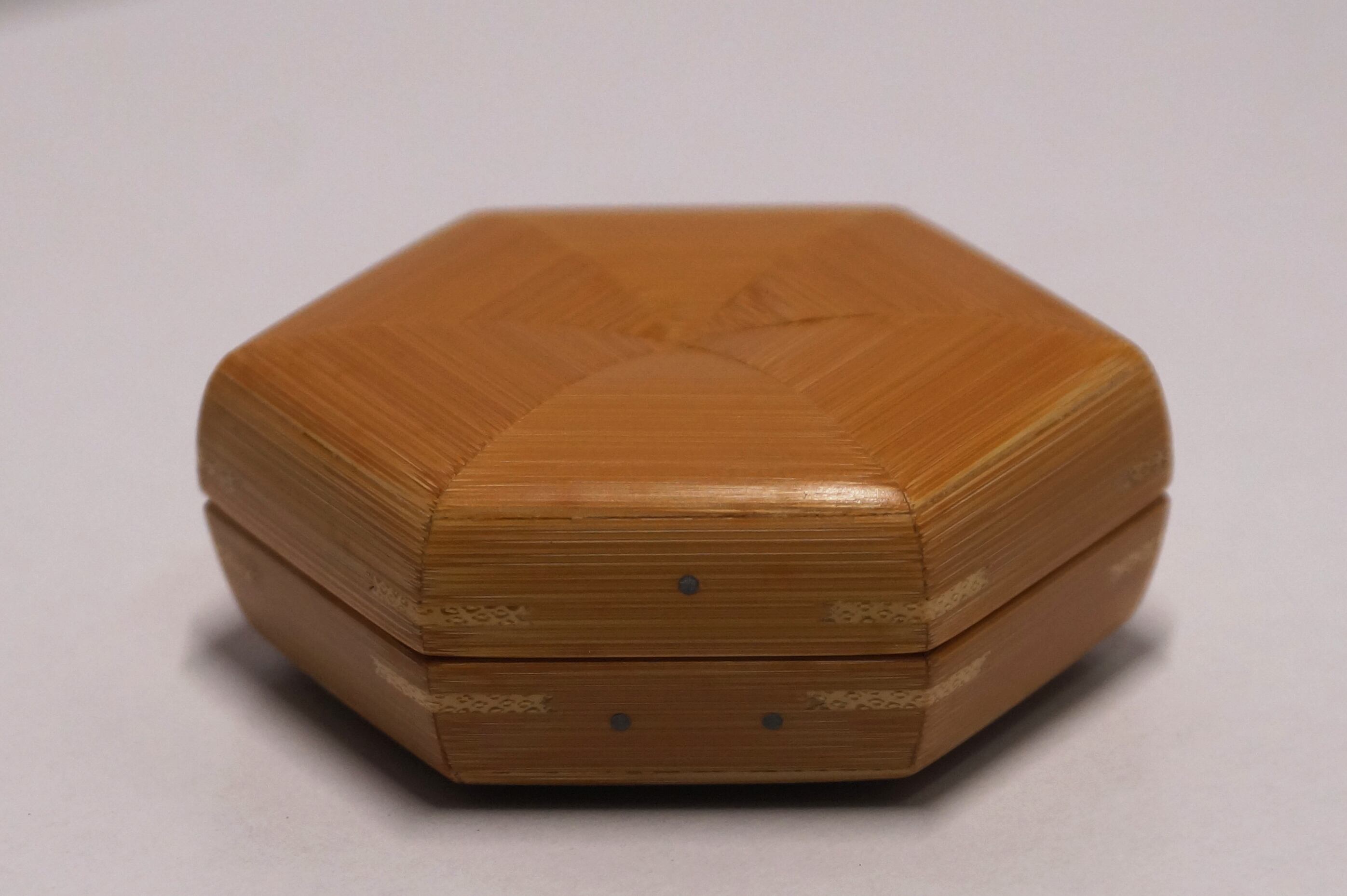 真 竹 六 角 香 合（中） | 大和美術工芸