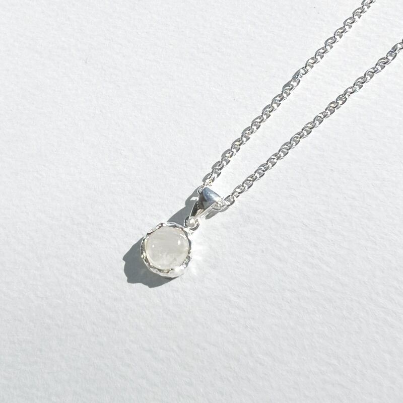 レインボー ムーンストーン マウンテン フレーム リトル ペンダント