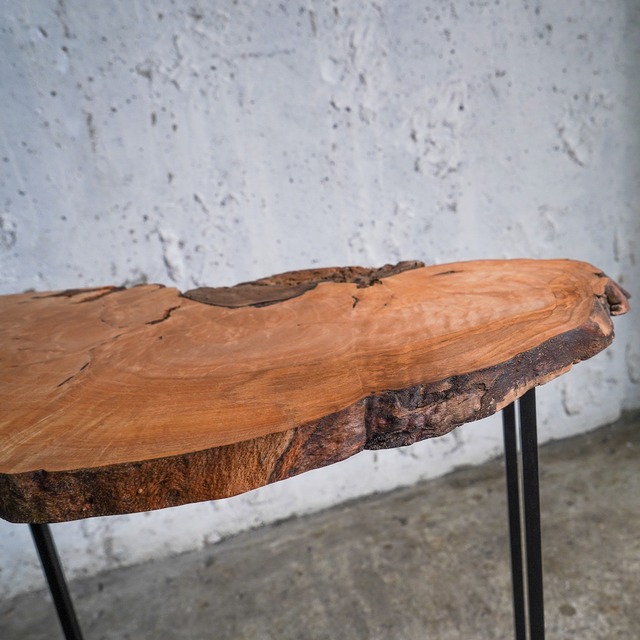 ハンノキのサイドテーブル