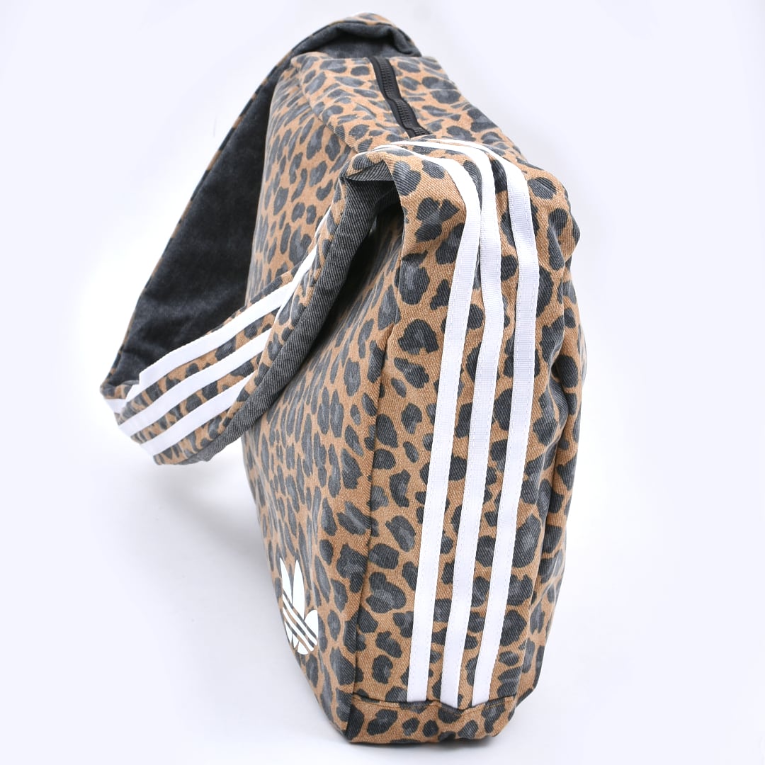 9/16新着】adidas レオパード柄ショルダーバッグ(ラージ