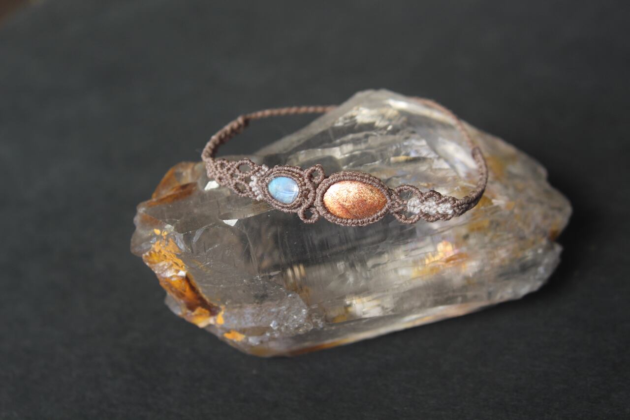Sunstone & Rainbow moonstone micro macrame pendant