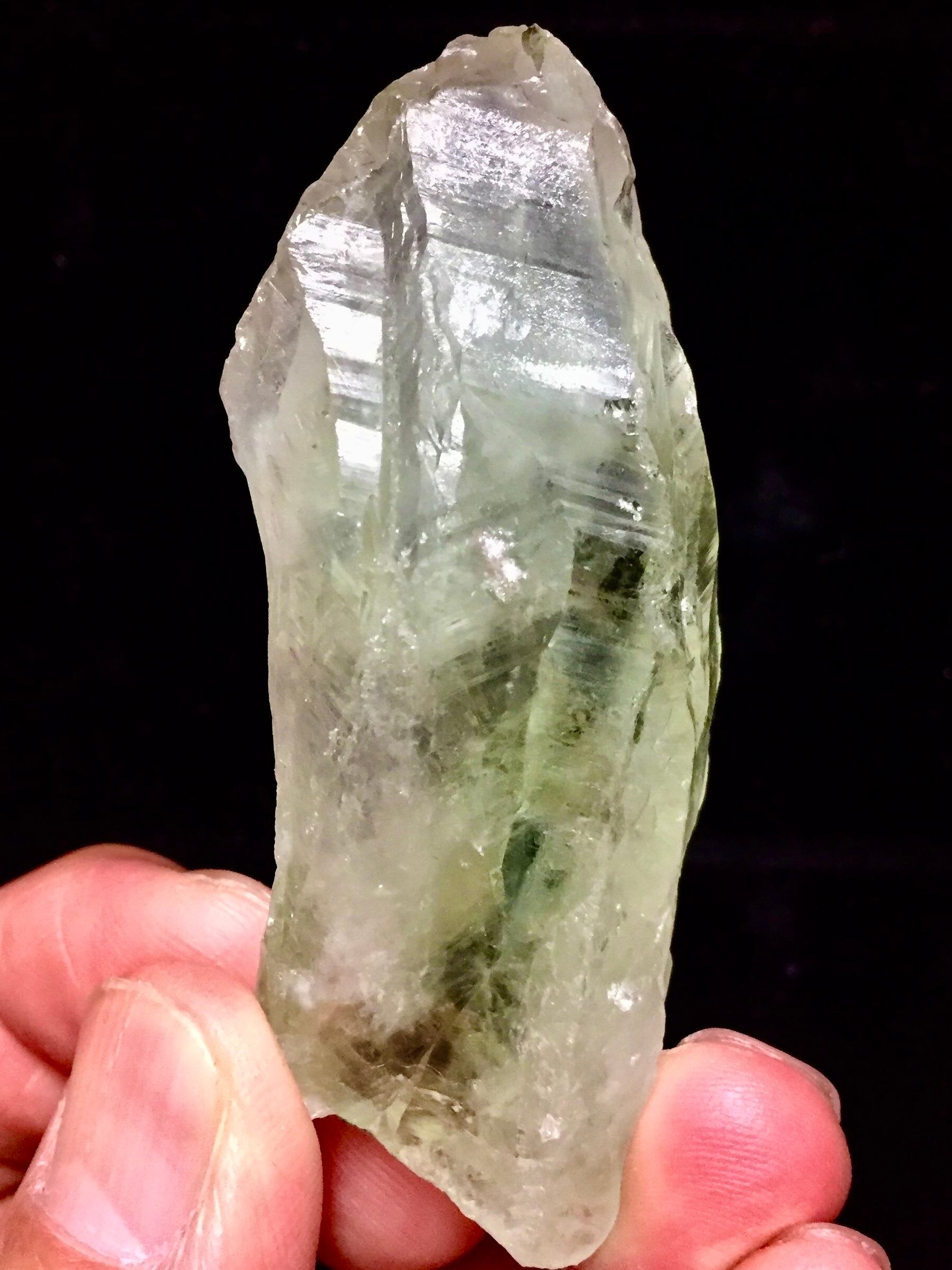 1) グリーン・アメジスト「プラシオライト」原石