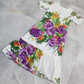 フラダンス 衣装 ワンピース ドレス ホワイト系 ロングワンピース リボン ハイビスカス柄 花柄 葉っぱ柄 カラフル かわいい 華やか 明るい 鮮やか ハワイアン アロハ ハワイアンプリント フラ ダンス レッスン 練習 花模様 リボン付き