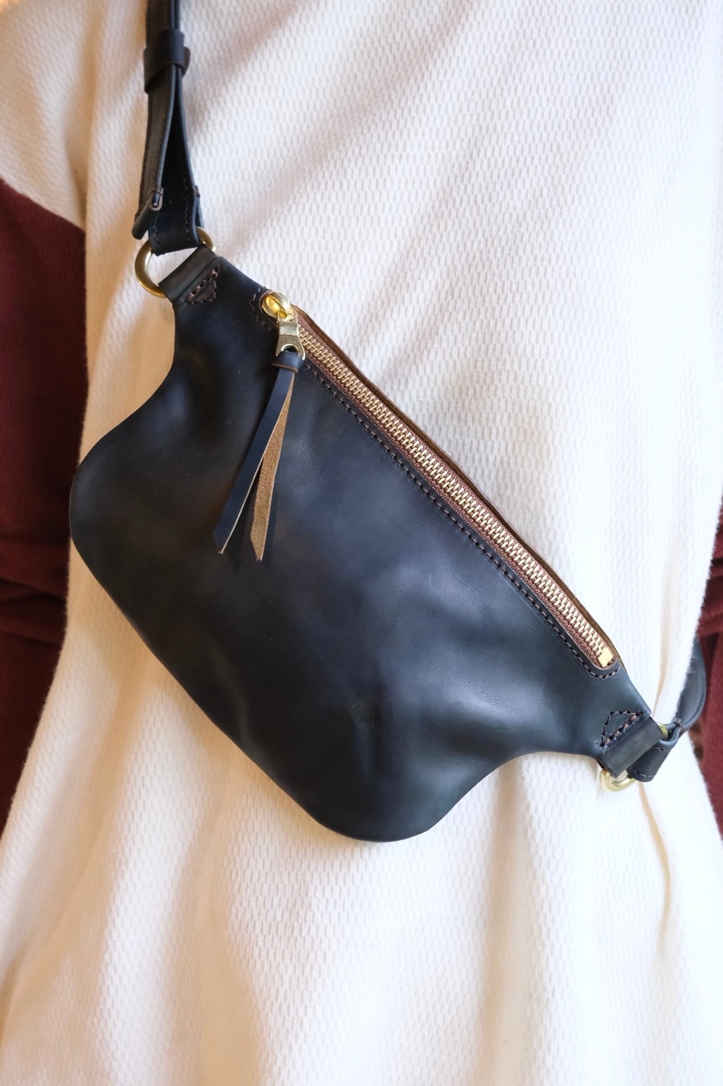 《即納》sway sling bag【Etrusco Indigo】