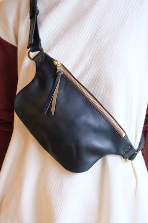 《即納》sway sling bag【Etrusco Indigo】