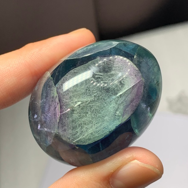 142.虹たまご☆フローライトたまご 台座付き