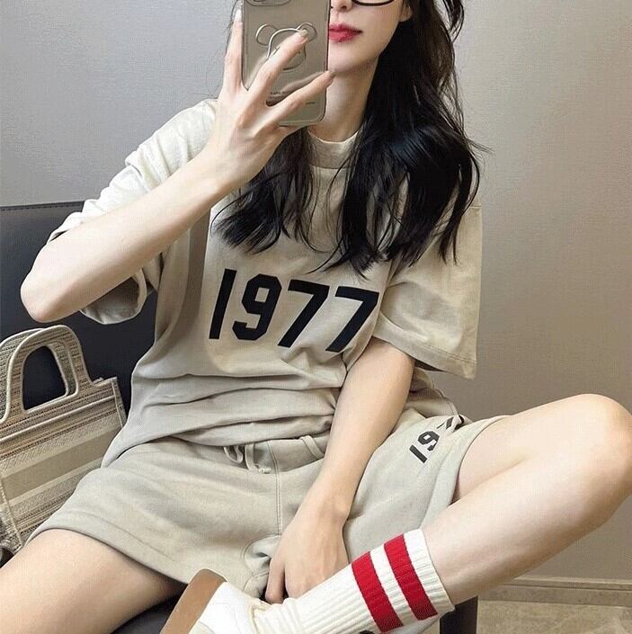 セットアップ レディース ルームウェア S M L XL ショートパンツ スウェット ジャージ ショート ショート丈 半袖 5分袖 五分袖 ラウンドネック かわいい 大人可愛い カジュアル おしゃれ お洒落 ナチュラル ルーズ リラックス レトロ 抜け感 爽やか 主役級 存在感 無地 学生 お泊まり 休日 運動 ジム ヨガ スポーティー アプリコット ブラック 黒 ロゴ 春 夏 上下セット 2点セット ツーピース 10代 20代 韓国 韓国系 着回し 体型カバー 楽ちん モテ インスタ 送料無料