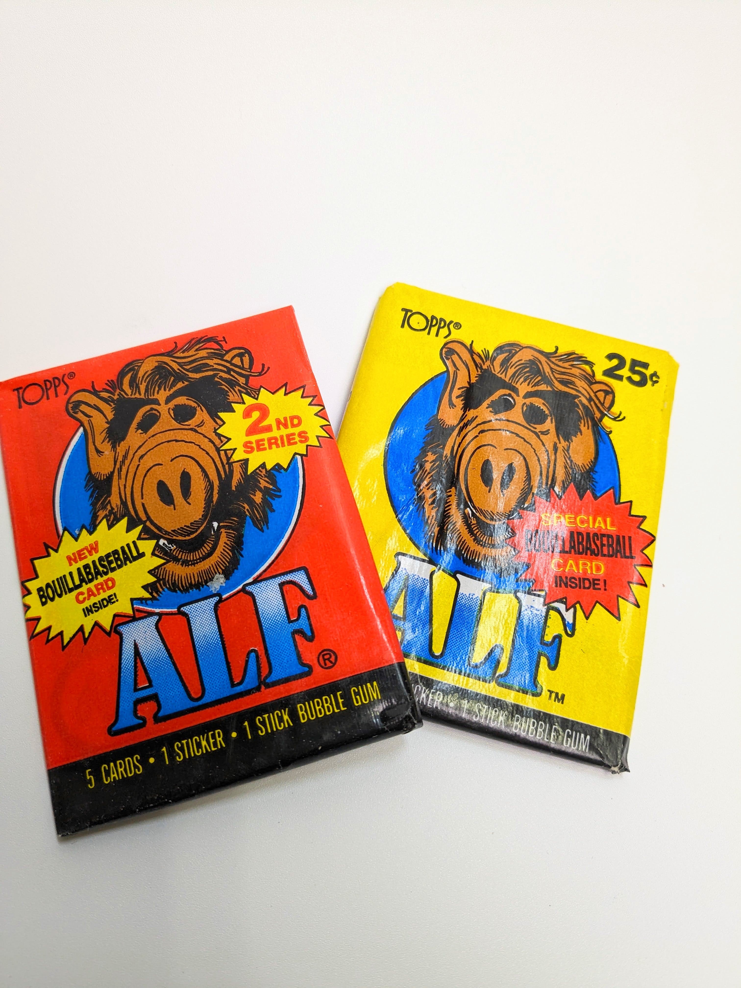 ☆送料無料!☆1987年製 Topps【 ALF(アルフ )Series2 】VINTAGE トレーディングカード・ステッカー単品 (1個=5CARDS+1STICKER入り)〚アメリカン雑貨 アメトイ〛