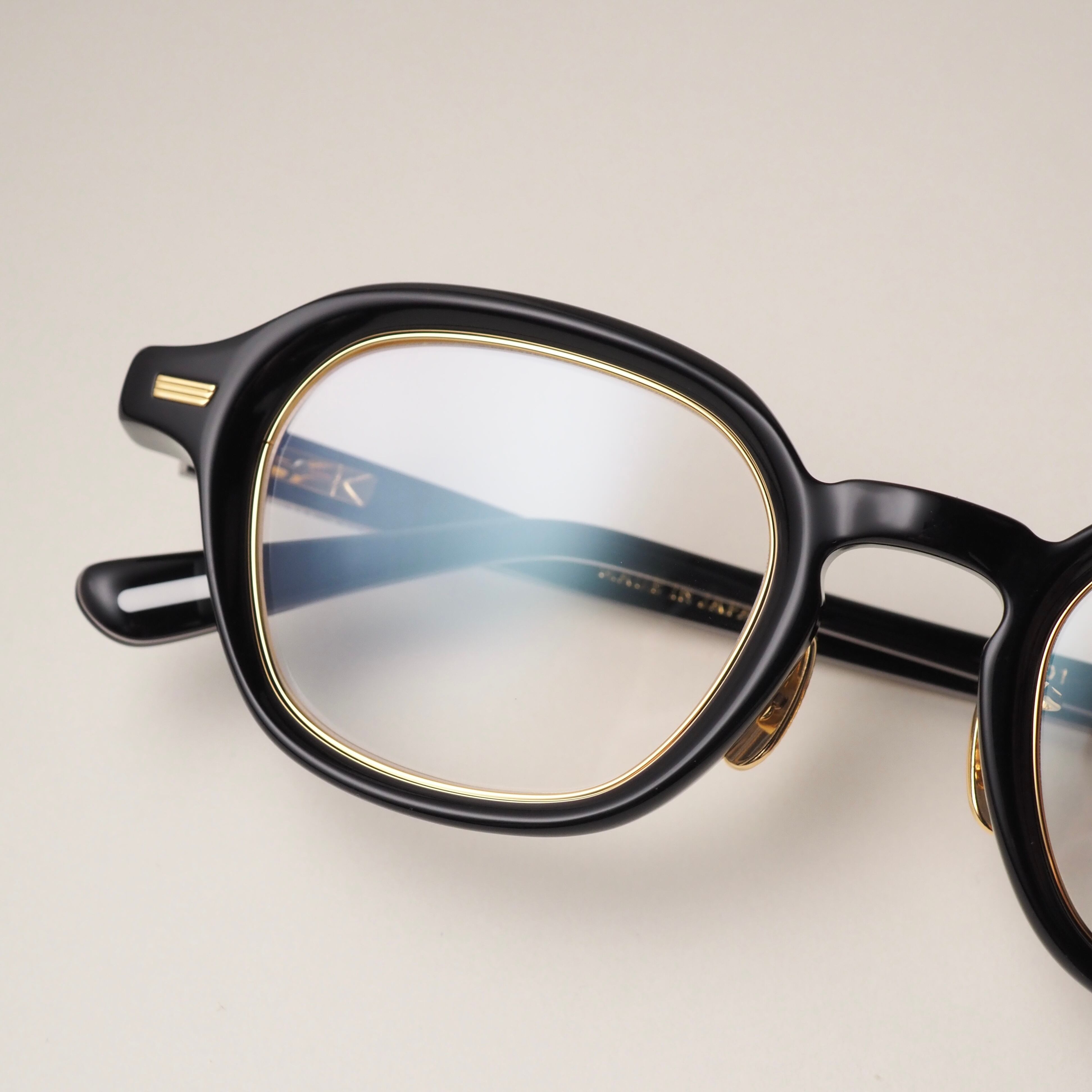 【美品】YUICHI TOYAMA:5 BEACON col.01 ✔️NEW ITEMS 【YUICHI TOYAMA:5】 MODEL: BEACON COL: (右から時計