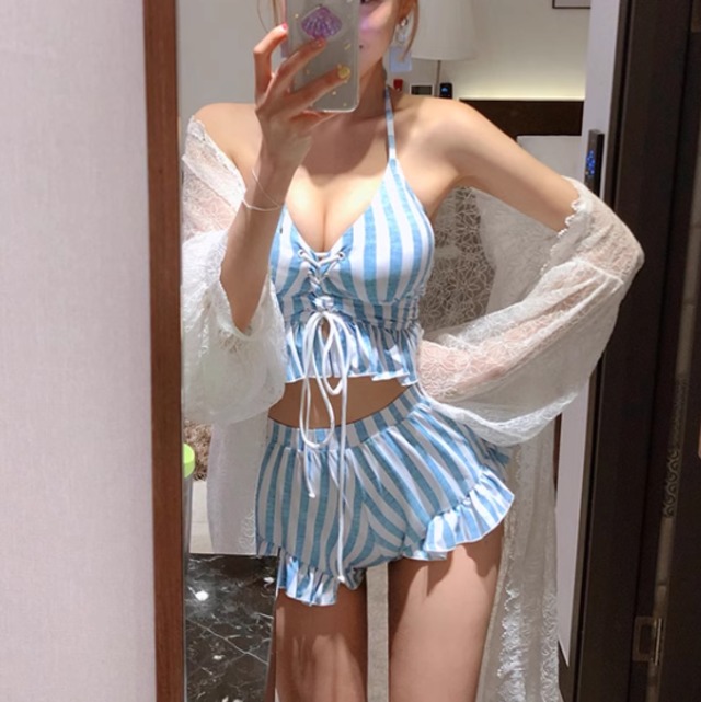 水着 ビキニ スイムウェア レディース ショートパンツ セパレートタイプ セパレート ホルターネック リボン フリル レースアップ セット スリーピース 上下セット かわいい おしゃれ お洒落 主役級 存在感 ラブリー キュート ガーリー ストライプ 総柄 リゾート 旅行 温泉 プール 夏 海 ビーチ 美脚 脚長 着痩せ スタイルアップ 韓国 高見え 格上げ プチプラ モテ 体型カバー インスタ映え スタイルカバー こなれ感 M L XL 水色 ライトブルー