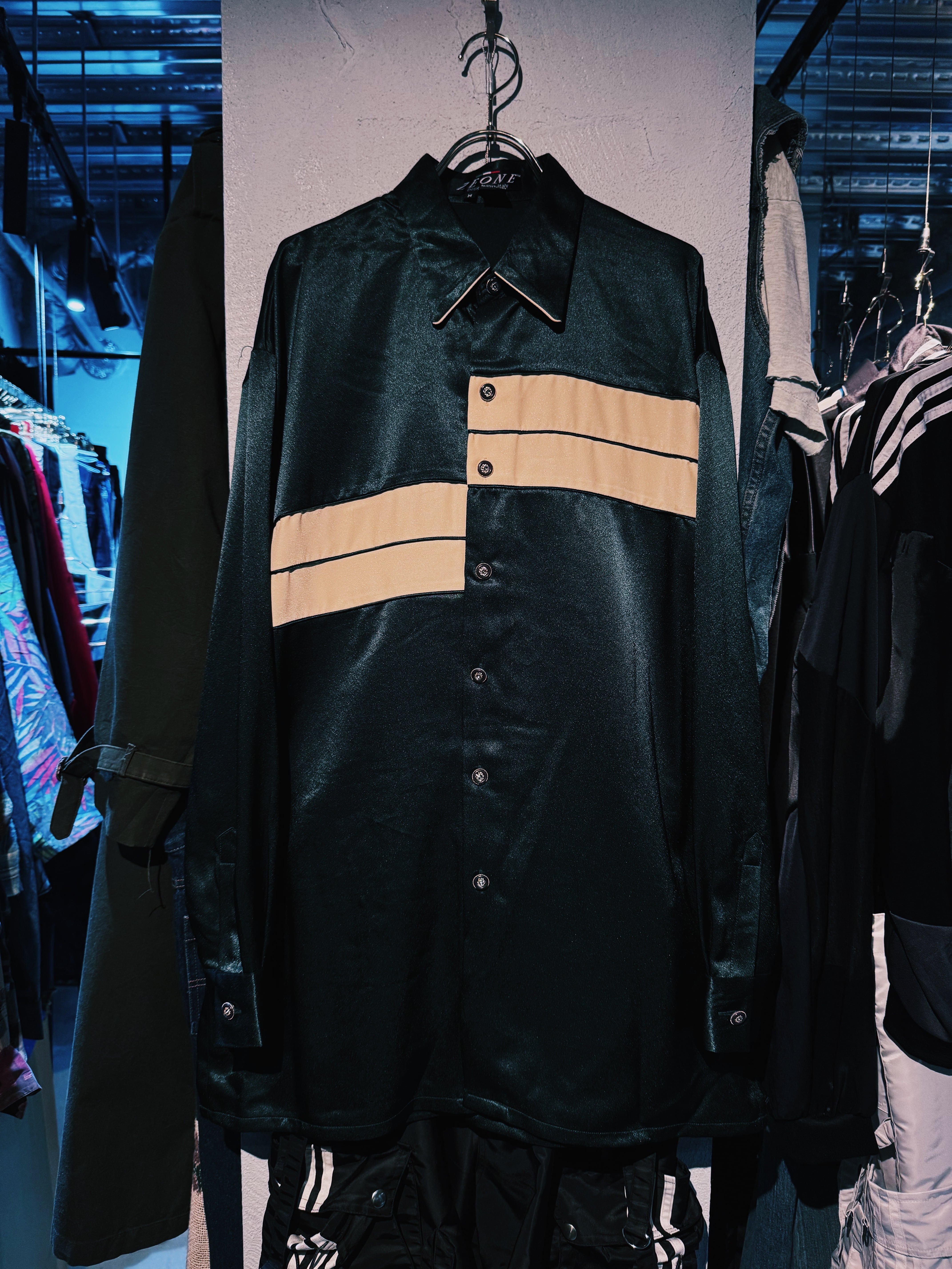 【D4C】vintage "made in ITALY" shiny fabric spruce color artistic design shirt