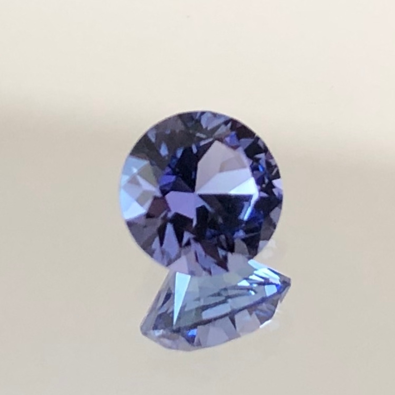 タンザナイト ラウンド 6mm 0.95ct