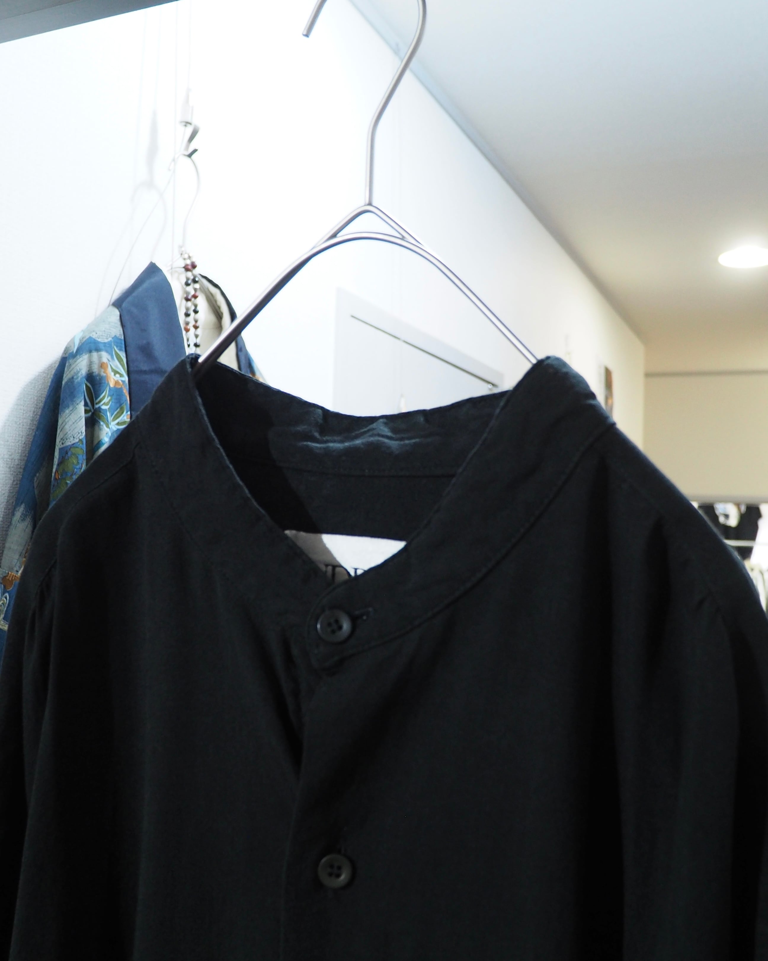 1980s " ANDROS - Special " Black Gather vintage Drape loose No collar Shirt (Made in Canada)