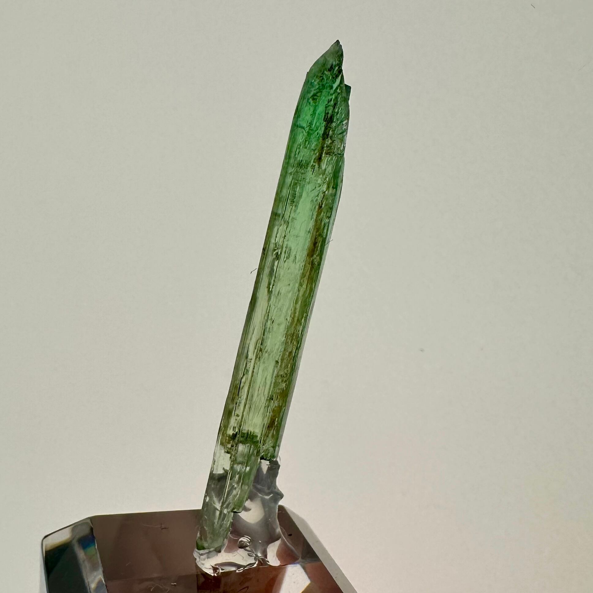 ヒデナイト【Hiddenite】アメリカ産 | PEANUTS MINERALS