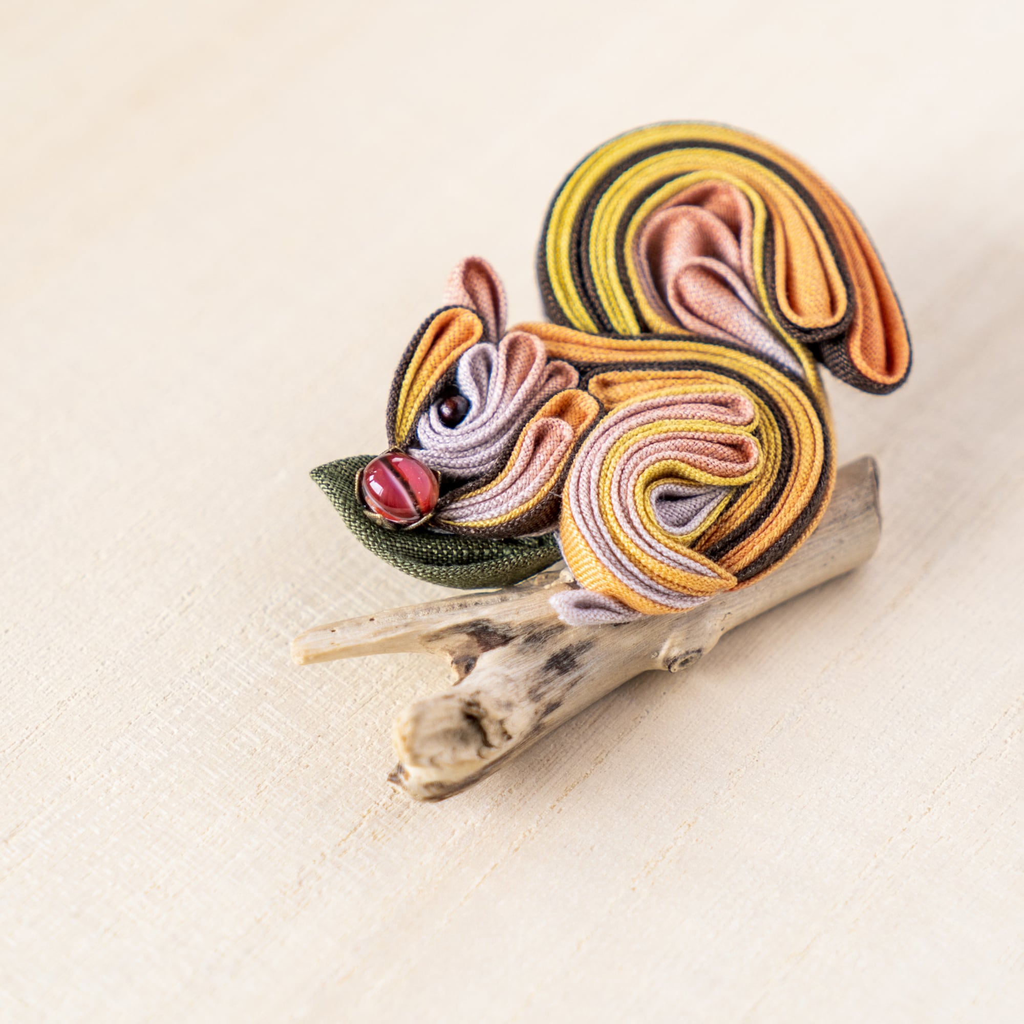 リス」ブローチ | RISU