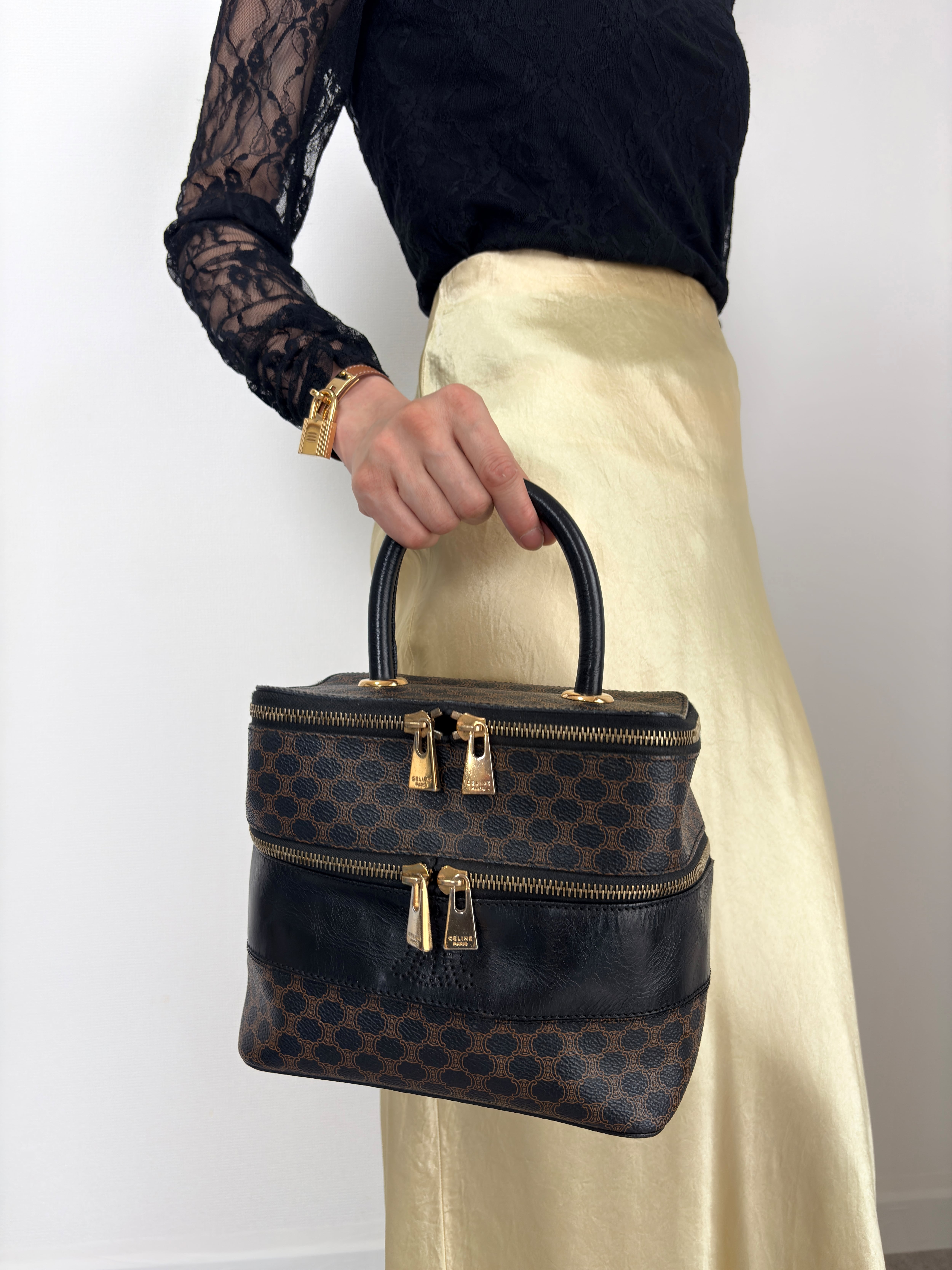 80-4 セリーヌ CELINE マカダム柄 バニティ バッグ PVC レザー CELINE セリーヌ マカダム ハンドバッグ ブラック PVC レザー バニティ