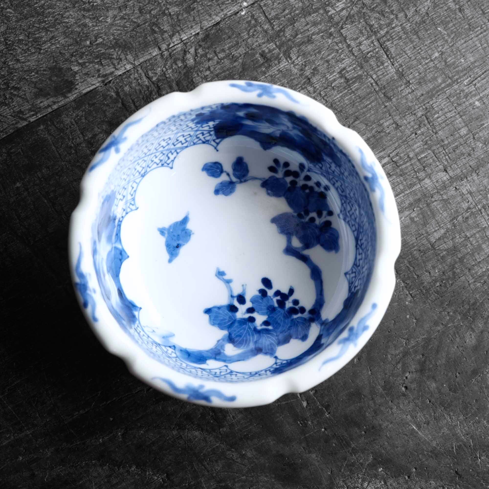 美しい青 花と鳥とクルス。古伊万里 染付小ぶりな鉢 碗 風景 骨董品