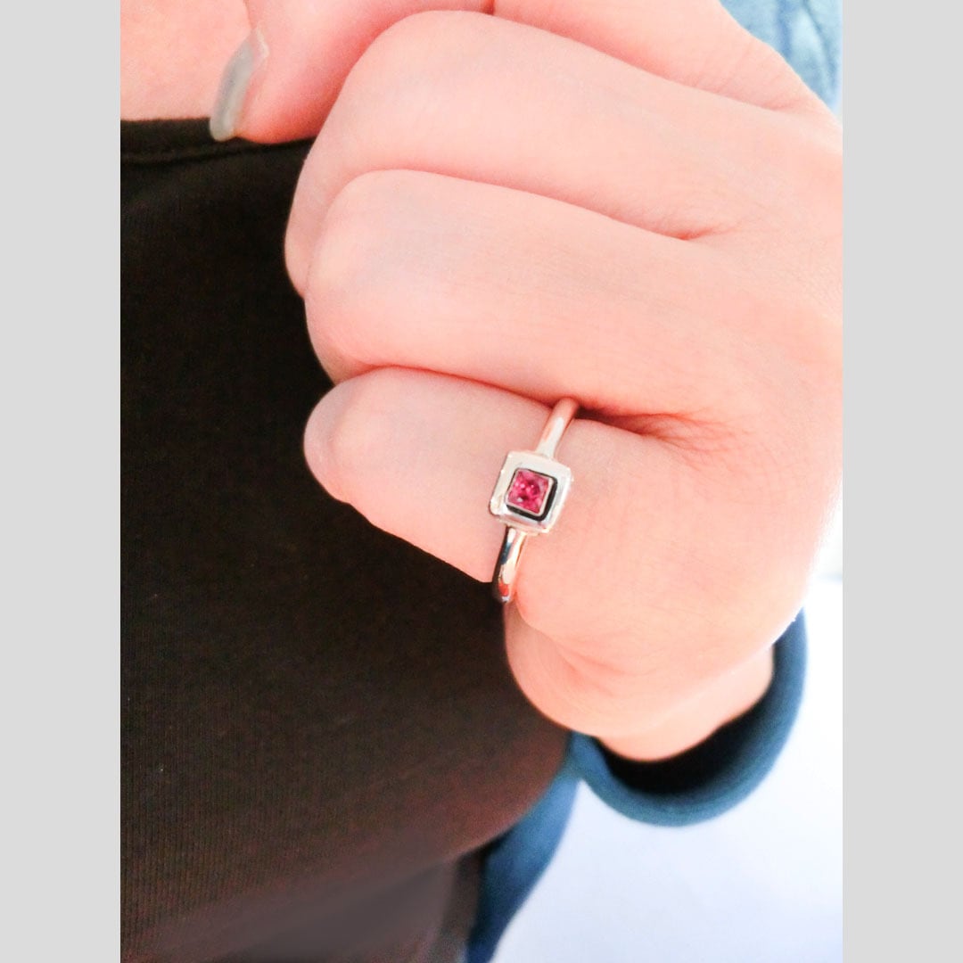 スクエアカットのルビーリング Pt900 | Jewelry SIMON ジュエリーシモン