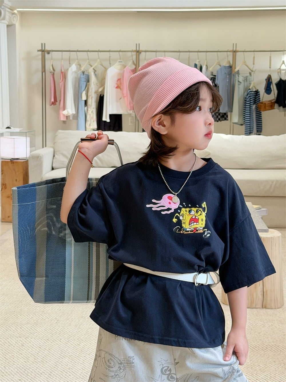 キャラクタープリント（スポンジ）Tシャツ（2色展開）XDJK｜トップス