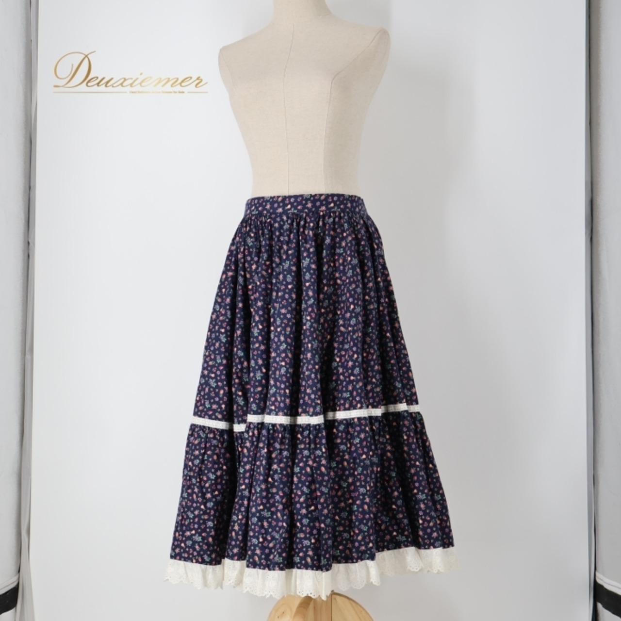 フォークダンス 衣装 スカート ネイビー系 レース チロリアン チロルスカート 紺 赤 黄 紫 白 フルーツ柄 花柄 ぶどう パイナップル いちご さくらんぼ ふんわり ボリューム カントリー レッド系 イエロー系 パープル系 ホワイト系