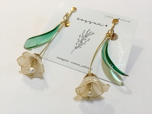 【ピアス変更可能】cossun＊ 1輪花イヤリング オフホワイト