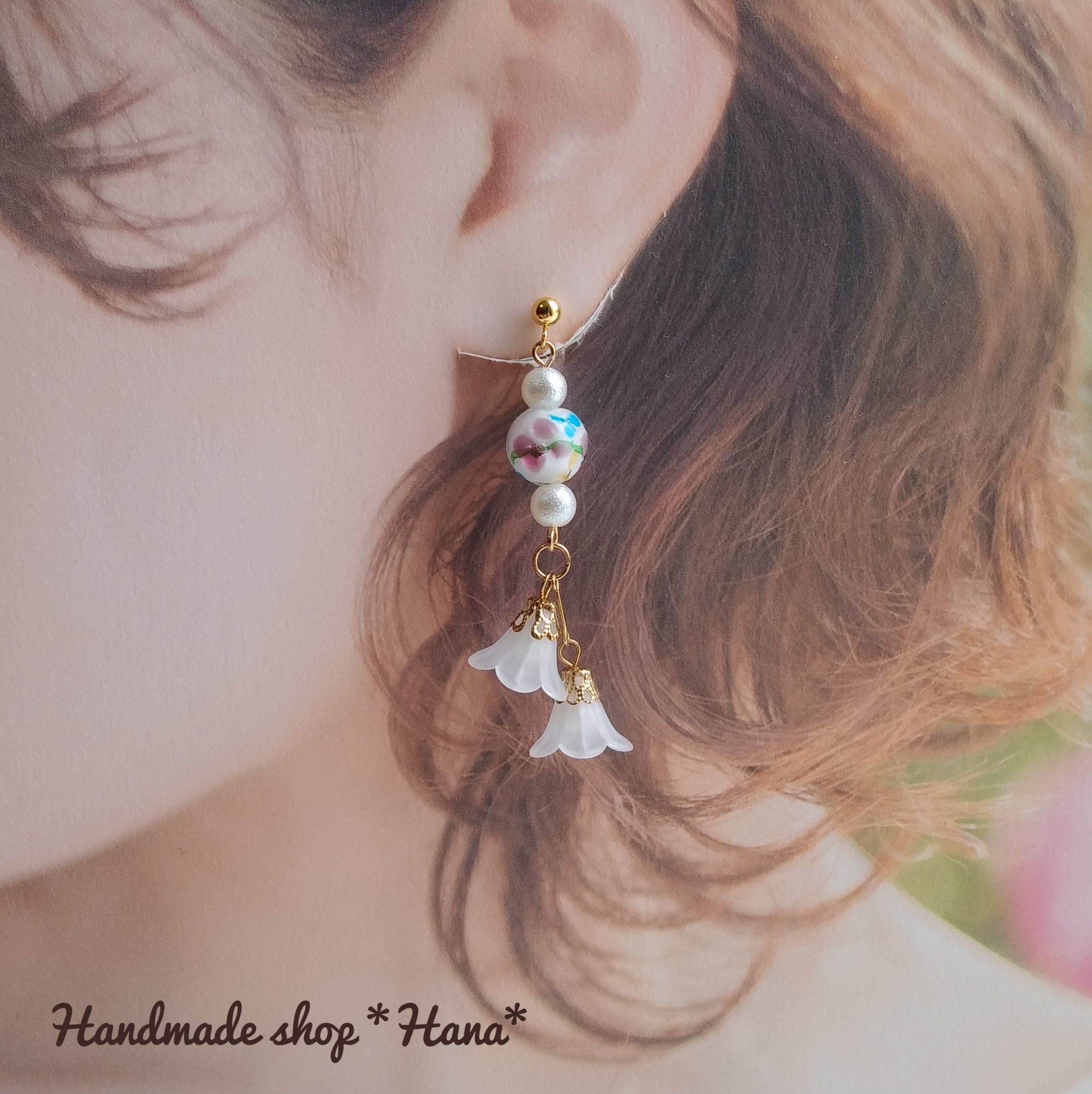 ベルフラワーのティアドロップピアス(イヤリング) ホワイト | Handmaed