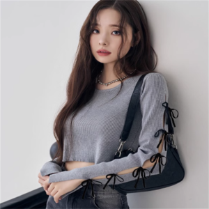 【送料無料】 トップス 3色 セーター カラバリ 長袖 ベルスリーブ フレア袖 フレアスリーブ Uネック Aライン フレア プルオーバー 厚手生地 かわいい 大人可愛い 大人女子 こなれ感 シンプル カジュアル 大人 上品 おしゃれ お洒落 ラフ コンサバ フェミニン ガーリー 無地 秋 冬 20代 30代 40代 女性用 レディース デート お出かけ お茶会 女子会 休日 演奏会 授業参観 着回し プチプライス デイリーユース 普段使い ファッション ショート丈 リボン コーデ あったか 着痩せ