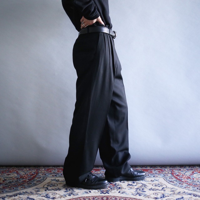 3-tuck tapered silhouette black wide slacks