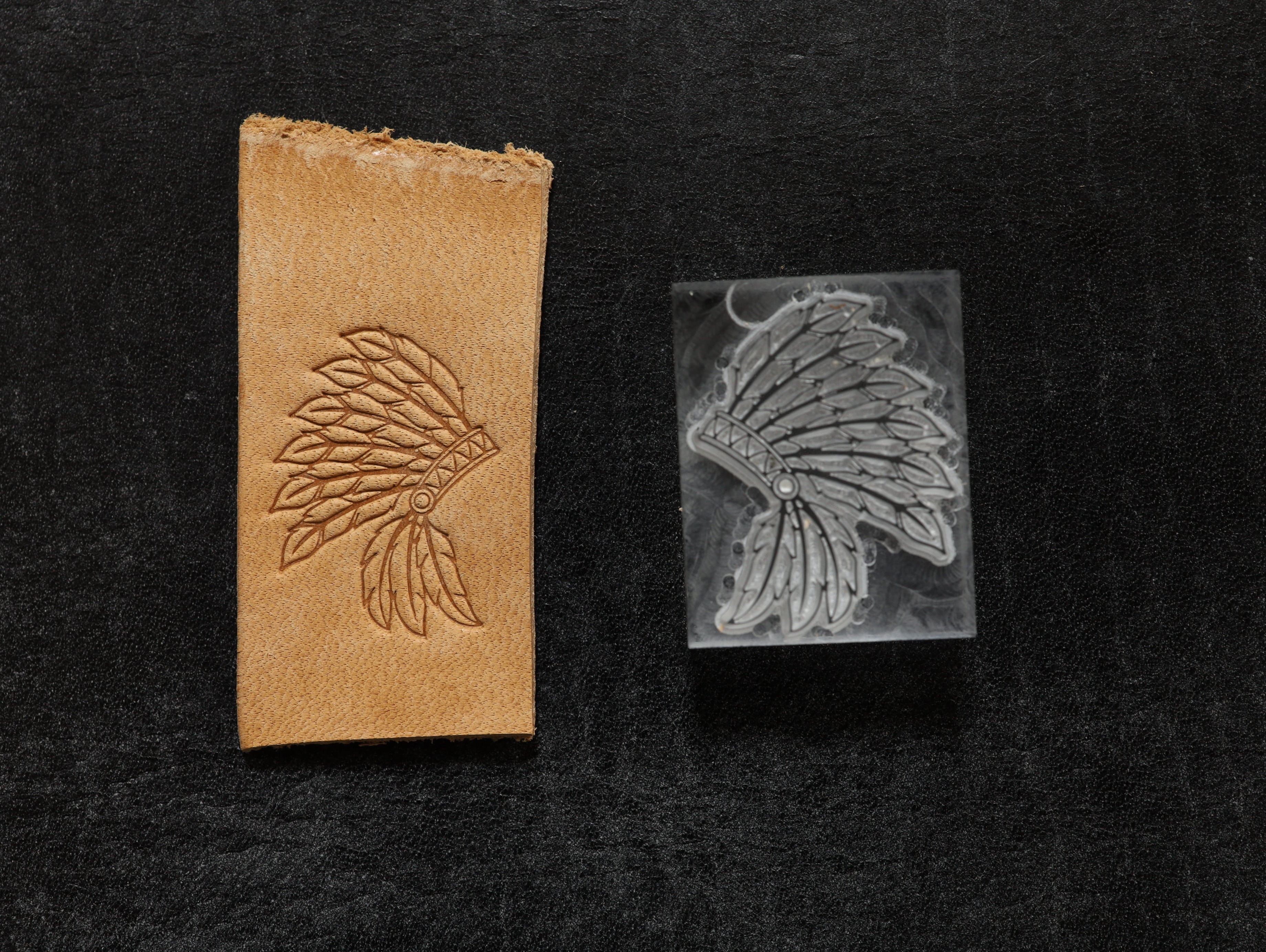 【アクリル刻印】インディアン　ウォーボンネット　羽帽子　ネイティブアメリカン　レザークラフト用