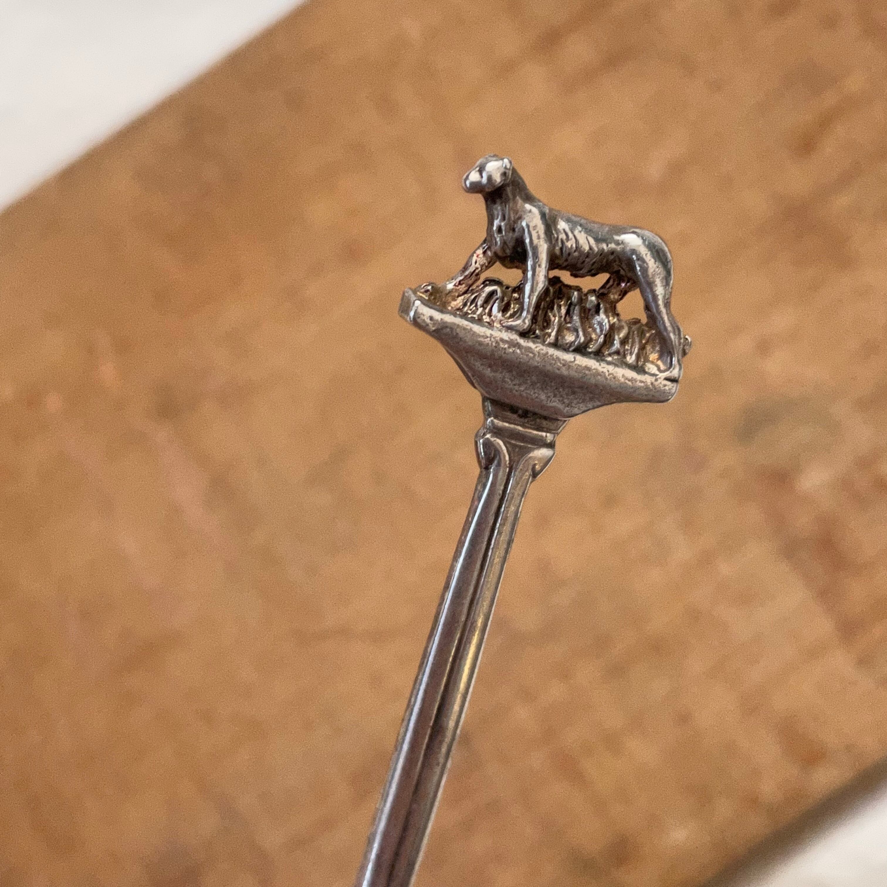 野性的な生き物のティースプーン