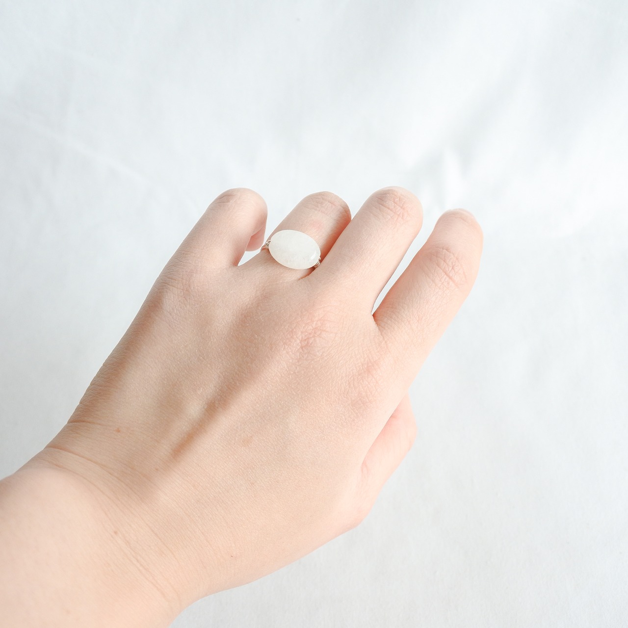 ホワイトジェイド　だえん　シルバーの指輪