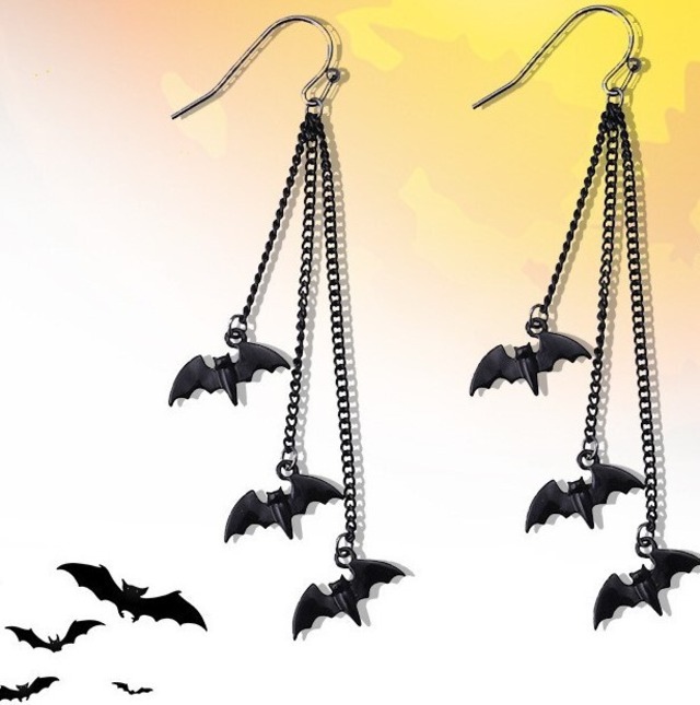 【送料無料】蝙蝠 コウモリ フック型 ピアス ブラック 3匹 群れ ロリータ ゴシック 地雷系 コスプレ ダーク系