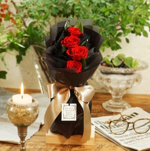 枯れないお花！赤バラ４本のプリザーブドフラワー クリアケース入り 花言葉は「死ぬまで気持ちは変わらない」告白やプロポーズ、結婚４周年のプレゼントに最適