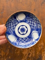 プックリ桃が愛おしい小皿❶　印判皿　手塩皿　古道具　色絵　染付　骨董
