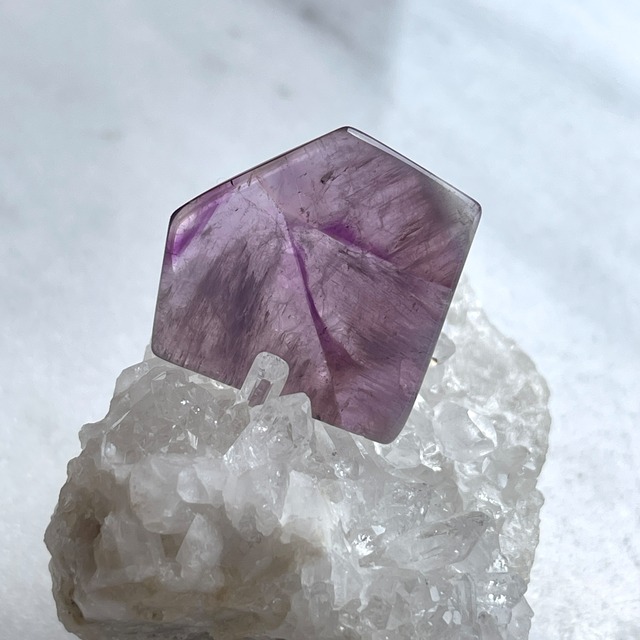 トラピッチェ　アメジスト　お守り石（ポーチつき）　9778