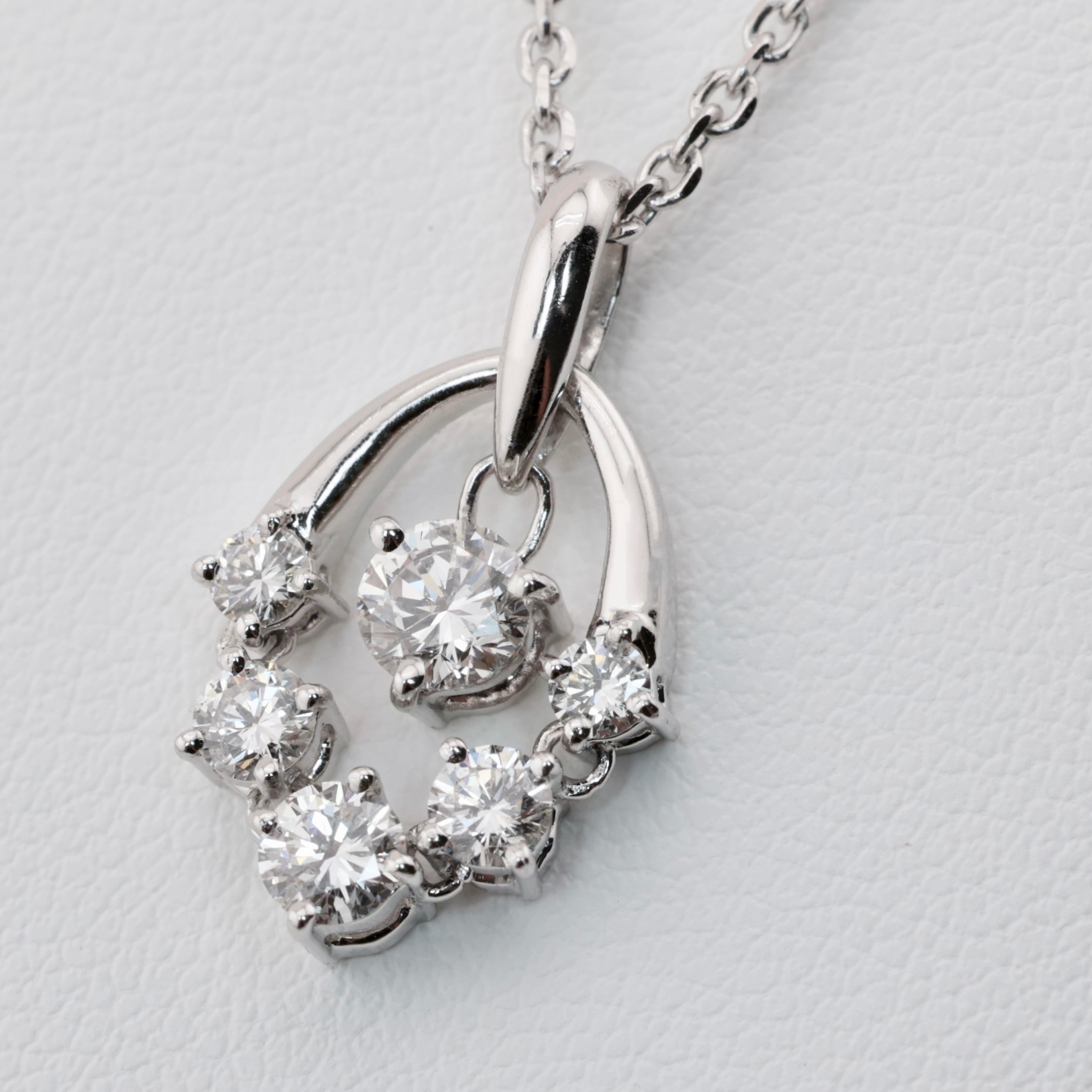 Pt モニッケンダム ダイヤモンド 0.66ct ネックレス 英国 プラチナ 