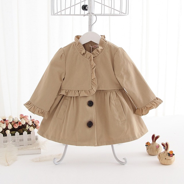 フリルが可愛いシングルボタンコート