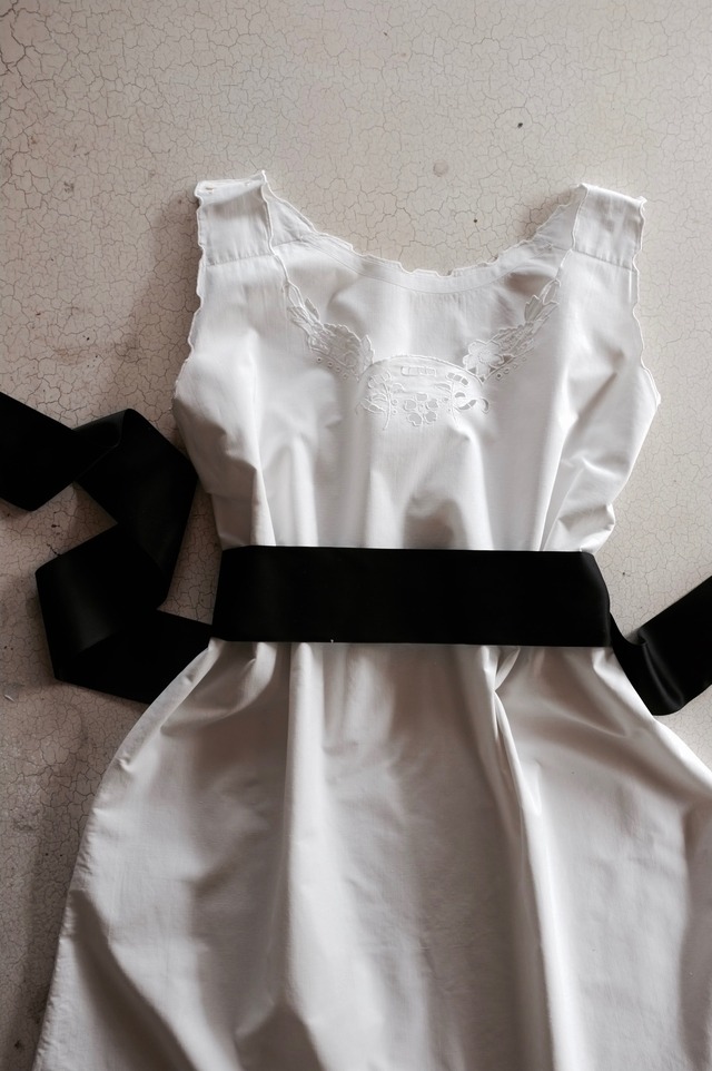 フランスアンティーク 1900s アールデコ的花々と隠されたモノグラムのあるワンピース