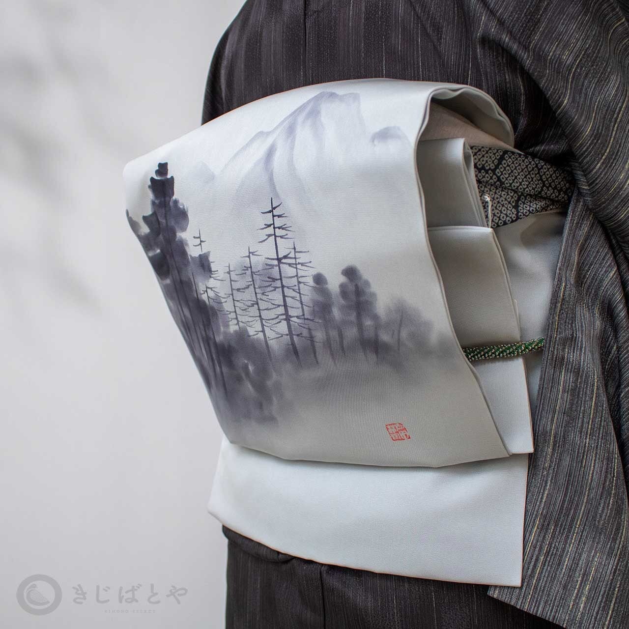 正絹塩瀬 白銅に山水のなごや 作家物