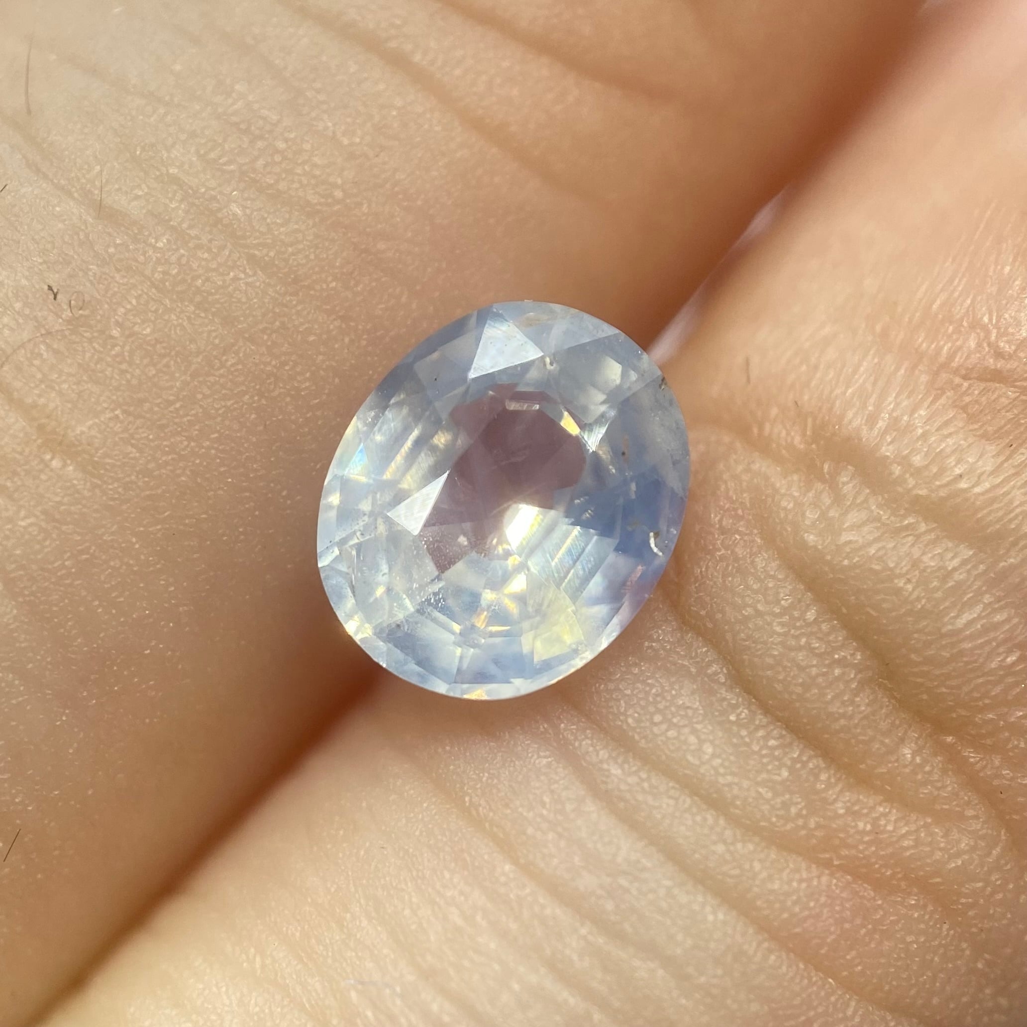 アイスブルーホワイトのレアカラーサファイア