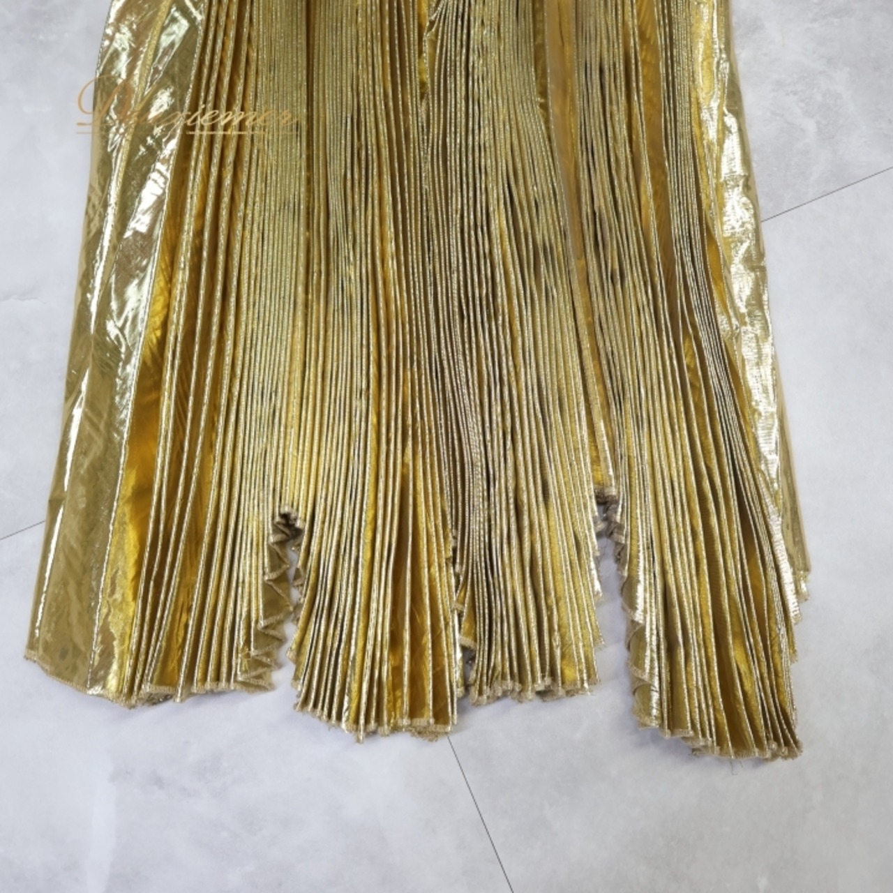 ベリーダンス 小物 ウィング ゴールド系 金 レッスン 練習 煌びやか イシスウィング 華やか ダンス用品 小道具 スティック 舞台 イベント プリーツ 大きい