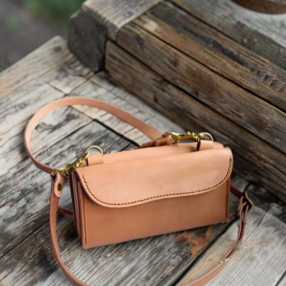 受注製作】本革ショルダー長財布（コンチョ） | Babylonica Leather Craft